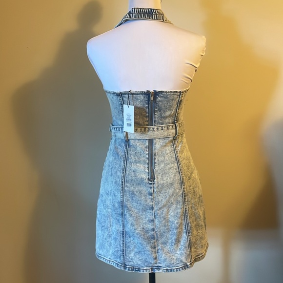 Showpo. (4) NWT light blue wash denim belted halter mini dress zip entry sexy - Picture 5 of 10